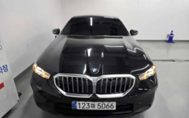 인천중고차경매 5시리즈 (G60) 530i xDrive 매물 사진 17 - 2025/08 15,070km